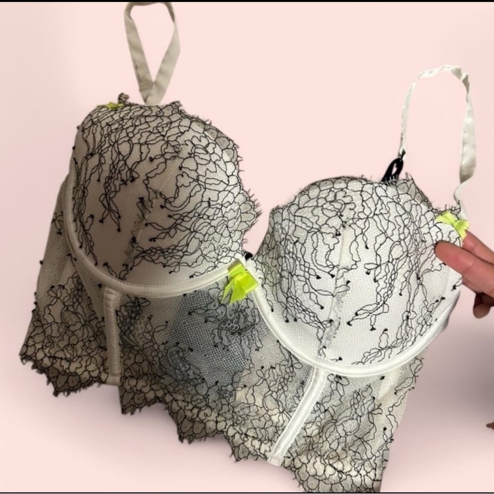 Victoria’s Secret corset Elegant Lace Bra - White & Black with green/yellow Bow - Picture 2 of 3